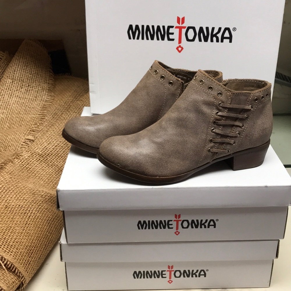 Minnetonka Women’s Boot